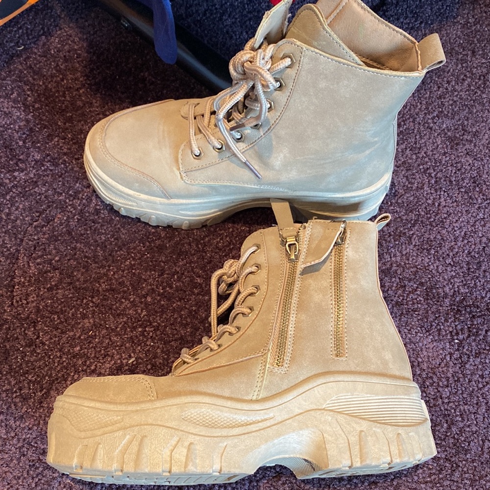 Neutral Boots - Picture 2 of 5